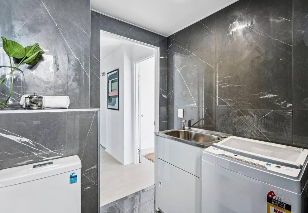 Luxe 2 Bedroom Oceanview Retreat On Fern Apartment *