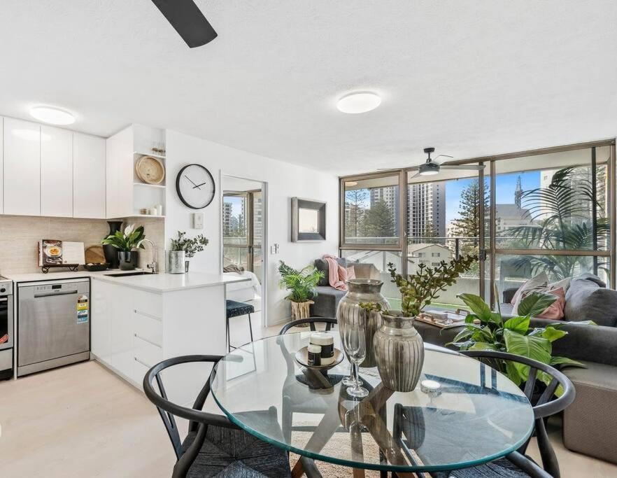 Apartment Luxe 2 Bedroom Oceanview Retreat On Fern *