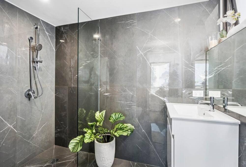 Luxe 2 Bedroom Oceanview Retreat On Fern Gold Coast